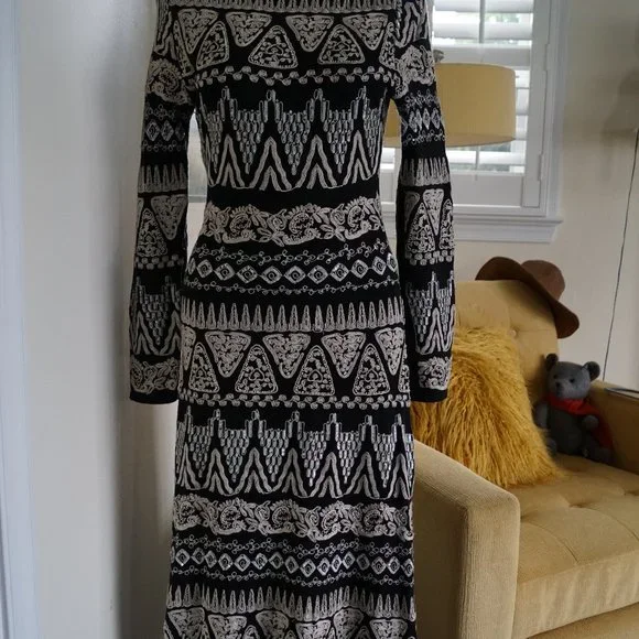 green emerald velvet dress ZARA. Long embroidered dress Tm  Hibuy market